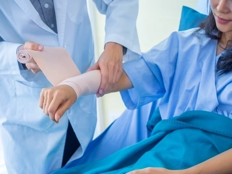 Clinic exterior and signage for Arrowhead Clinic in Lithia Springs, GA